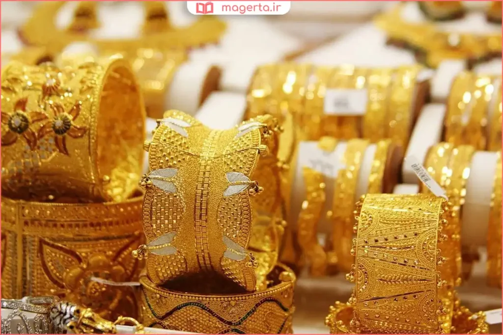 مجموعه جواهرات طلای زنانه با طراحی مدرن و براق