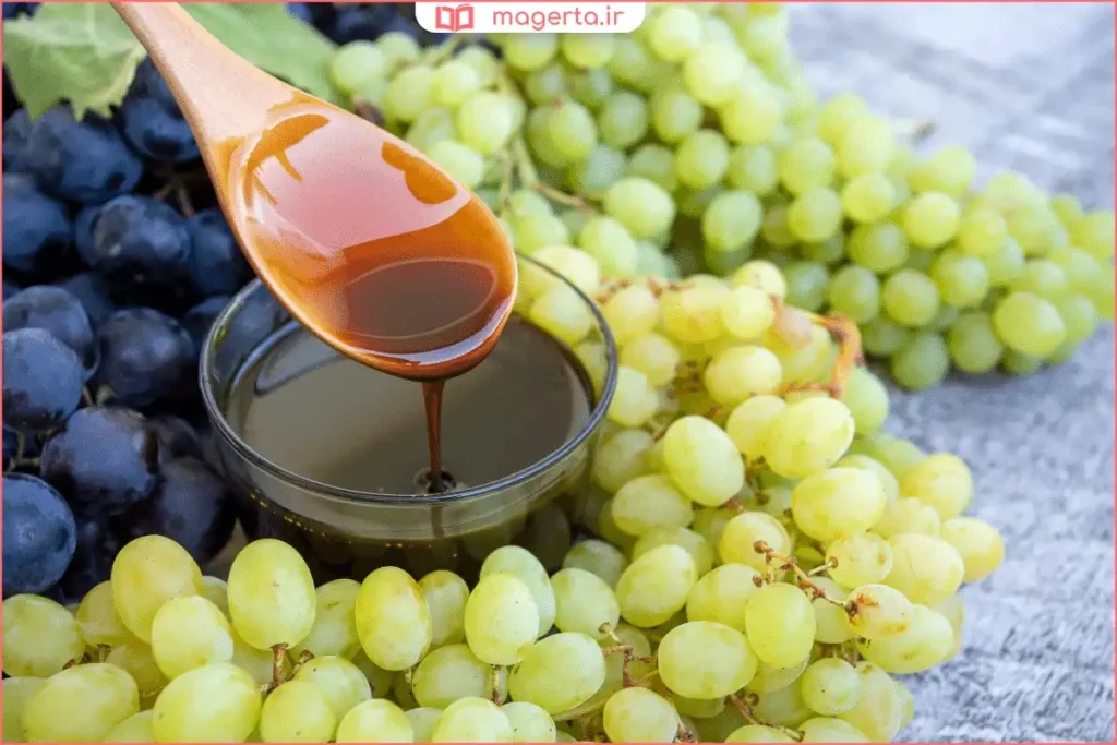 شیره انگور تیره و غلیظ در کاسه سنتی