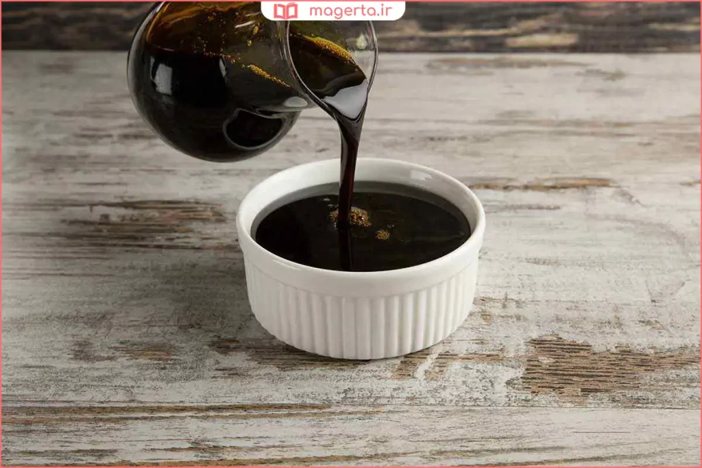 ریختن شیره انگور تازه روی ارده در صبحانه