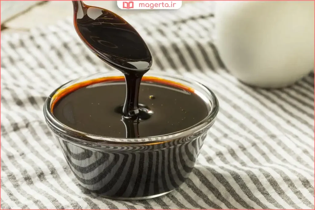 بافت غلیظ و براق شیره انگور در نمای نزدیک