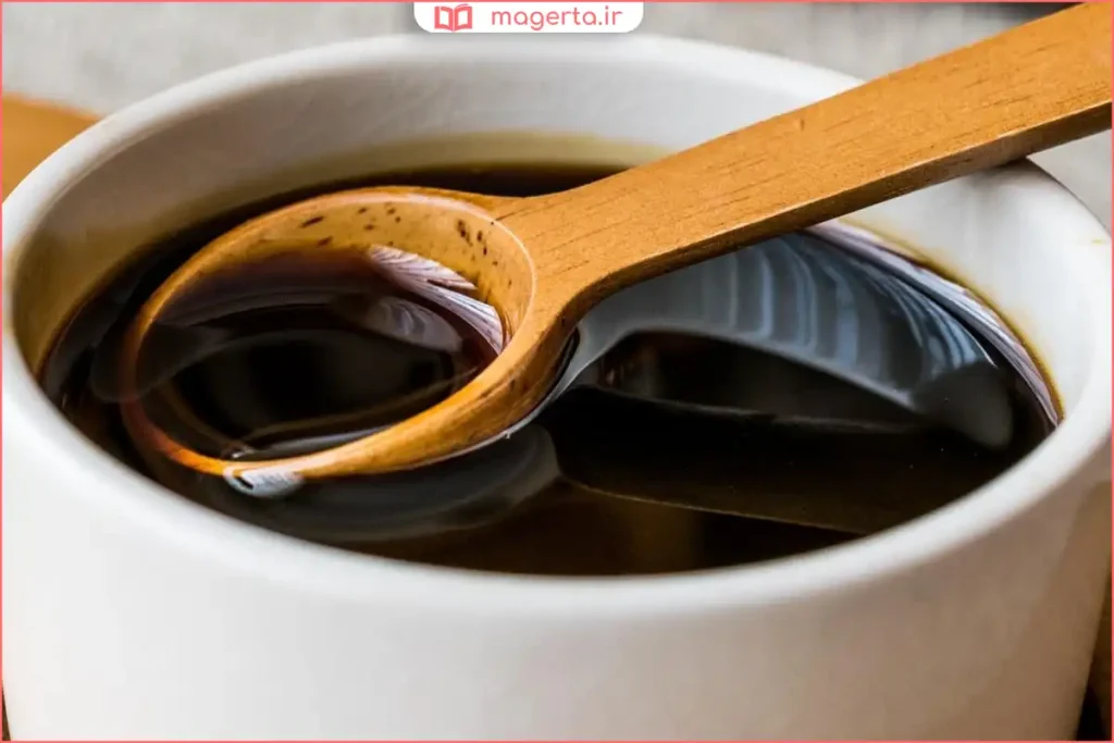 شیره انگور خانگی با رنگ قهوه‌ای تیره