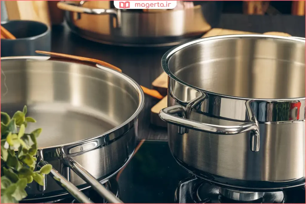 قابلمه استیل چندلایه با کف ضخیم روی اجاق گاز