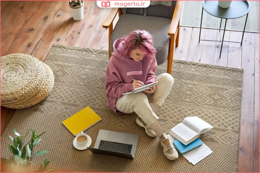 نشستن صحیح روی زمین با تکیه به دیوار هنگام مطالعه