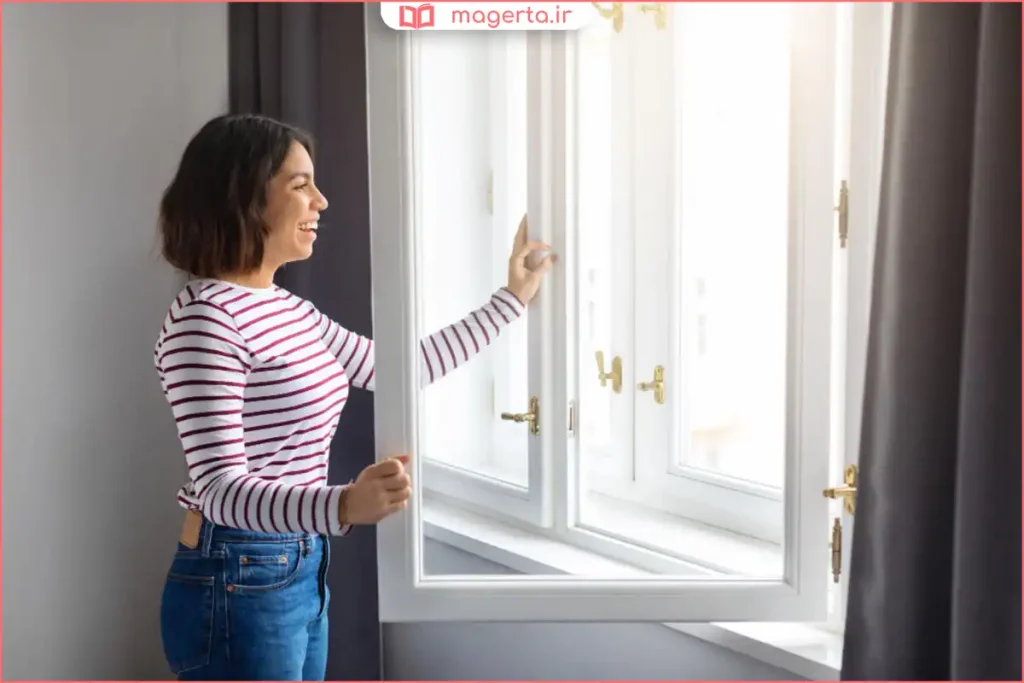 باز بودن پنجره رو به فضای سبز برای استفاده از هوای پاک