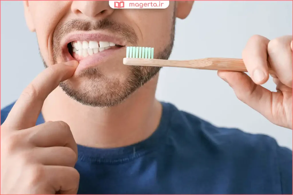 مسواک زدن دندان کامپوزیت با حرکات ملایم و زاویه 45 درجه