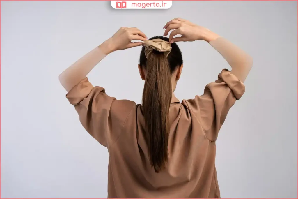 بستن مو به صورت دم اسبی مرتب با کش ساده