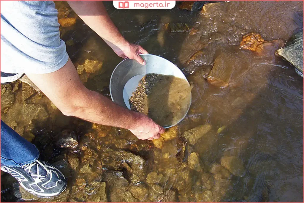 شست‌وشوی شن و ماسه رودخانه برای یافتن ذرات طلا