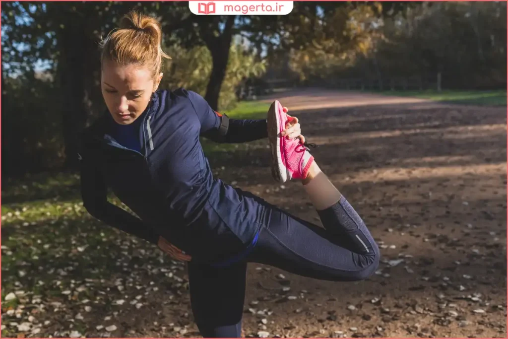 انجام حرکت لانج برای فرم‌دهی و افزایش حجم عضلات پایین‌تنه