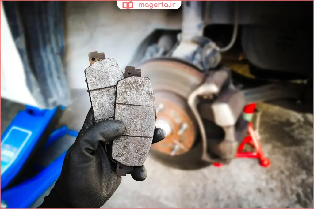 دیسک و لنت ترمز خودرو با نشانه‌های ساییدگی