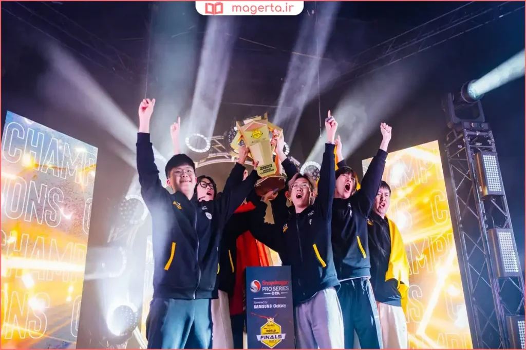 تیم بازیکنان کالاف دیوتی موبایل در حال رقابت آنلاین