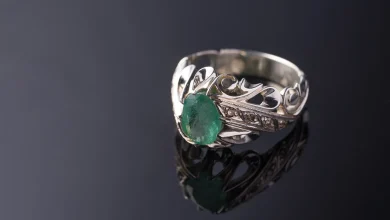 انگشتر نگین‌دار در جواهرات مردانه