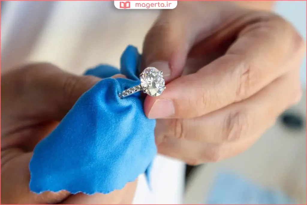 نگهداری زیورآلات نقره داخل جعبه ضد رطوبت