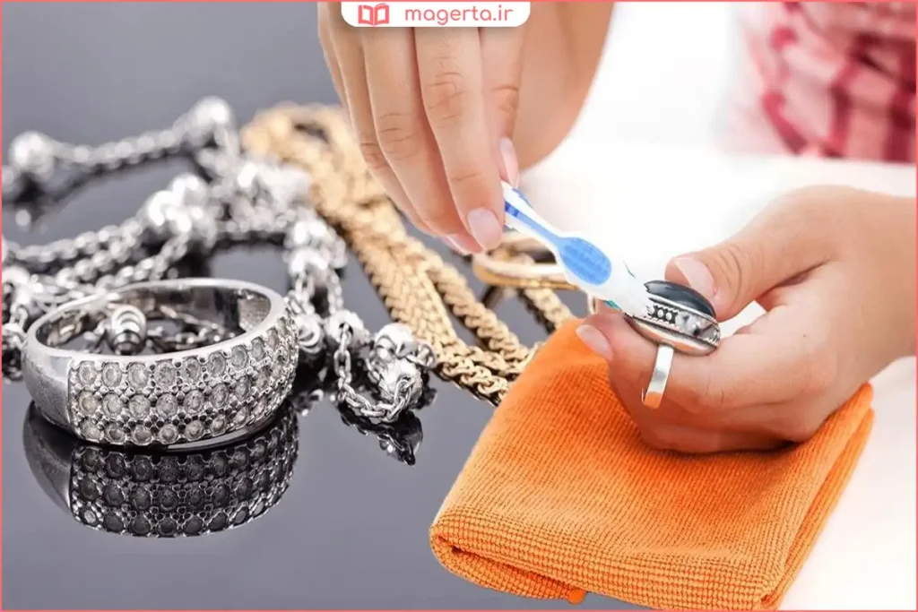 نگهداری سرویس نقره دور از رطوبت و نور مستقیم