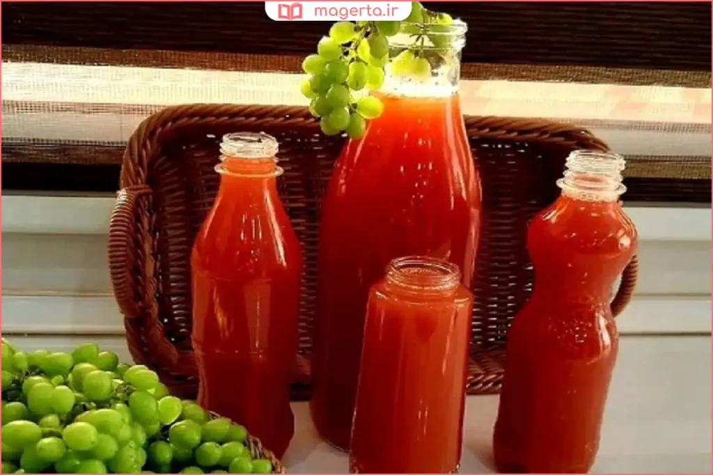 بطریهای دربسته آبغوره تازه روی قفسه آشپزخانه