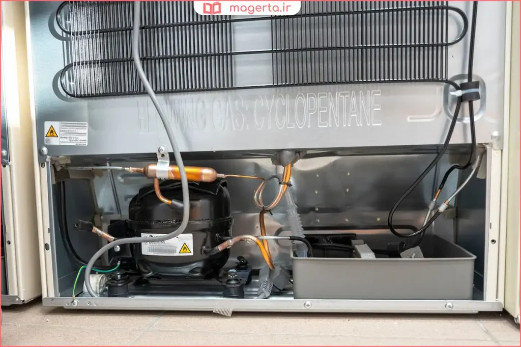 جمع شدن آب پشت یخچال به دلیل ذوب شدن برفک فریزر