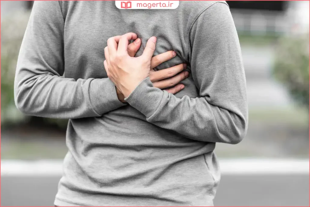 مرد جوان در حالت استرس با علائم افزایش ضربان قلب