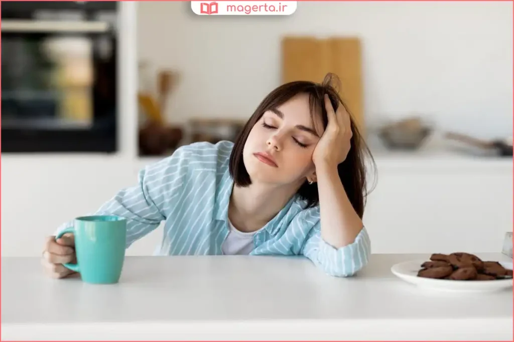 فردی تنها با نگاه خسته و احساس فرسودگی