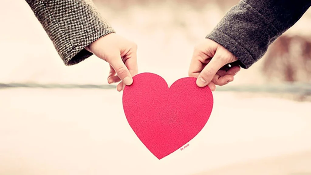 بوسه لب و لحظاتِ عاشقانه