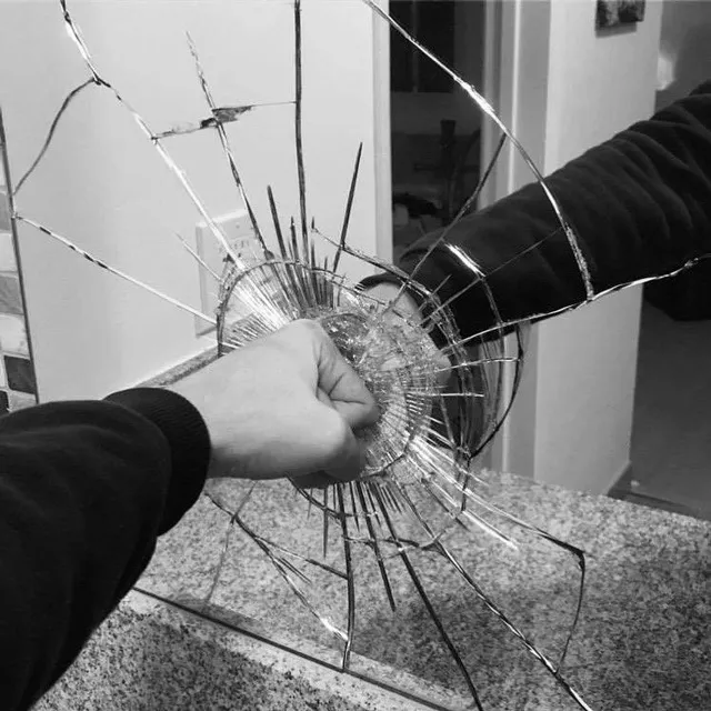 عکس پروفایل دل شکستن از آدم نزدیک