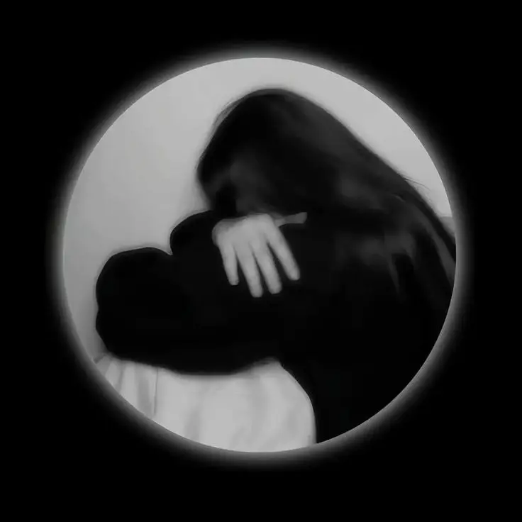 عکس پروفایل دخترونه لاتی سیاه سفید