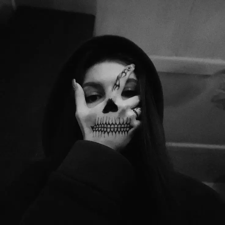 عکس پروفایل دخترونه مرموز سیاه سفید