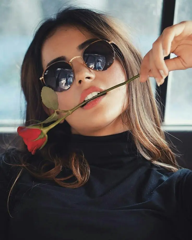 عکس پروفایل دخترونه در خیابان شبانه