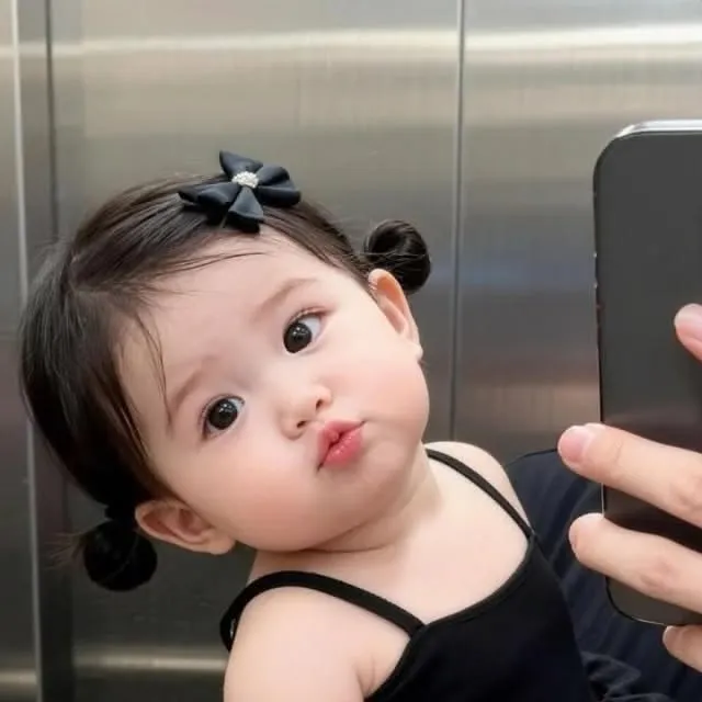 عکس پروفایل بچه گانه بامزه مینیمال