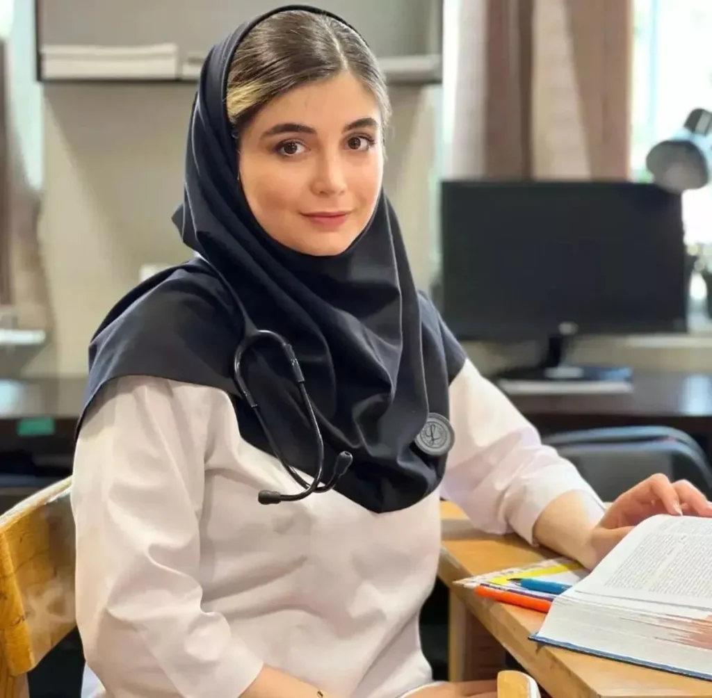 عکس پروفایل دکتر آینده