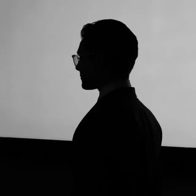 عکس پروفایل وکیل آینده خاص