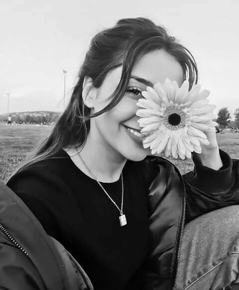 عکس پروفایل شاد لاکچری دخترانه