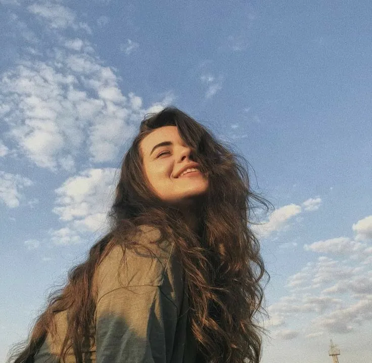 عکس پروفایل دخترانه شاد لاکچری