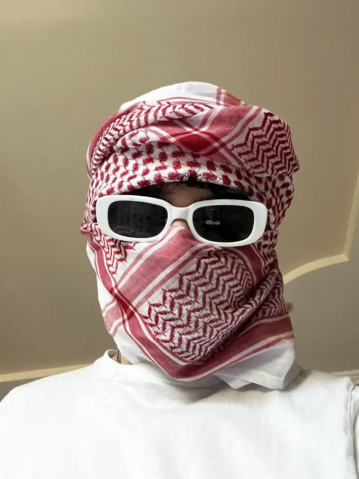 عکس پروفایل مردانه با لباس محلی بلوچی