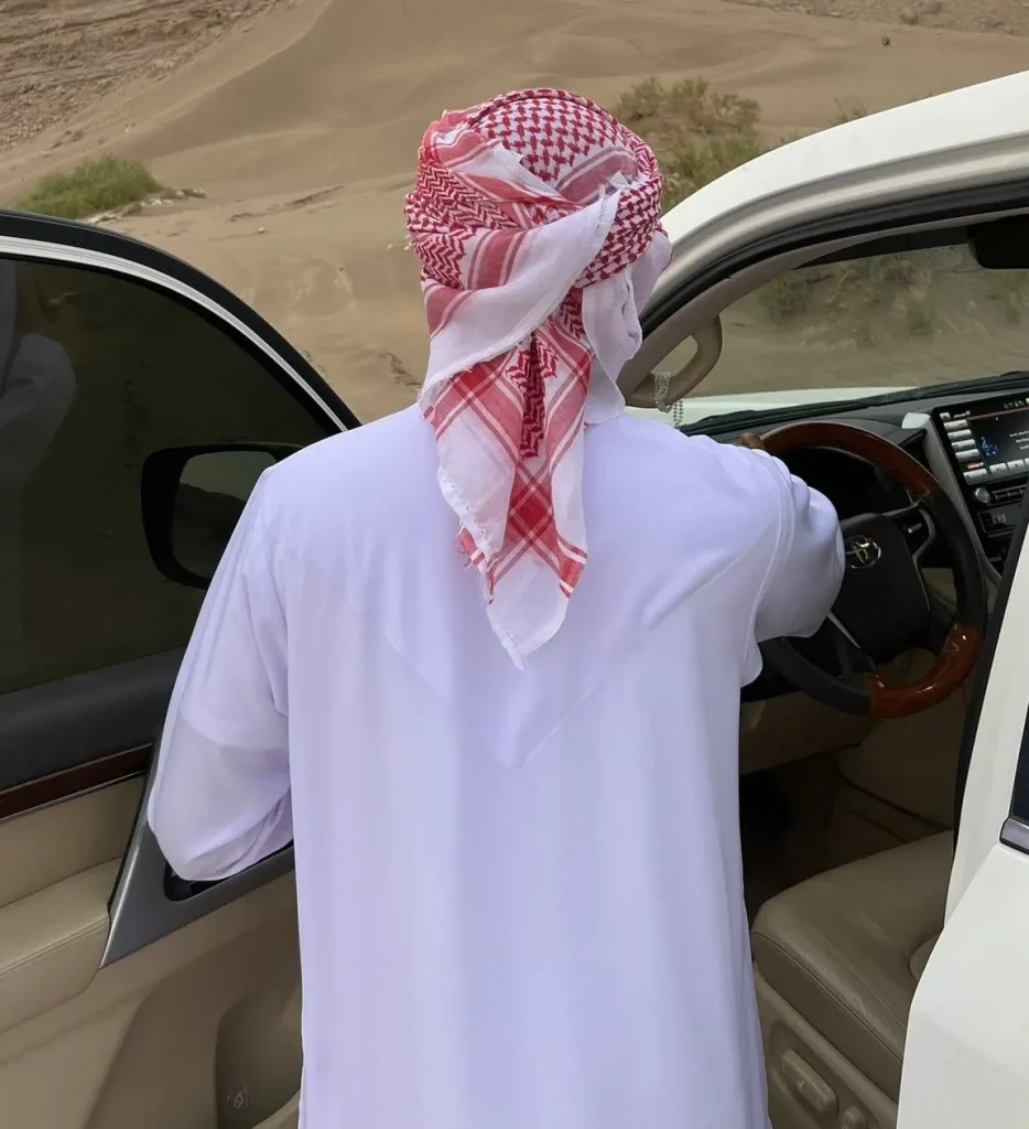 عکس پروفایل پسر بلوچ با لباس محلی