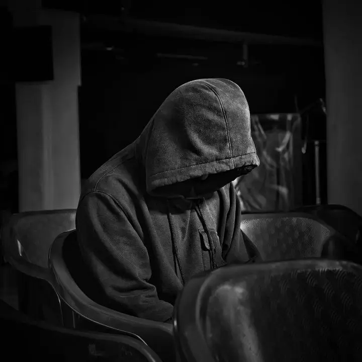 عکس پروفایل پسرانه غمگین دارک
