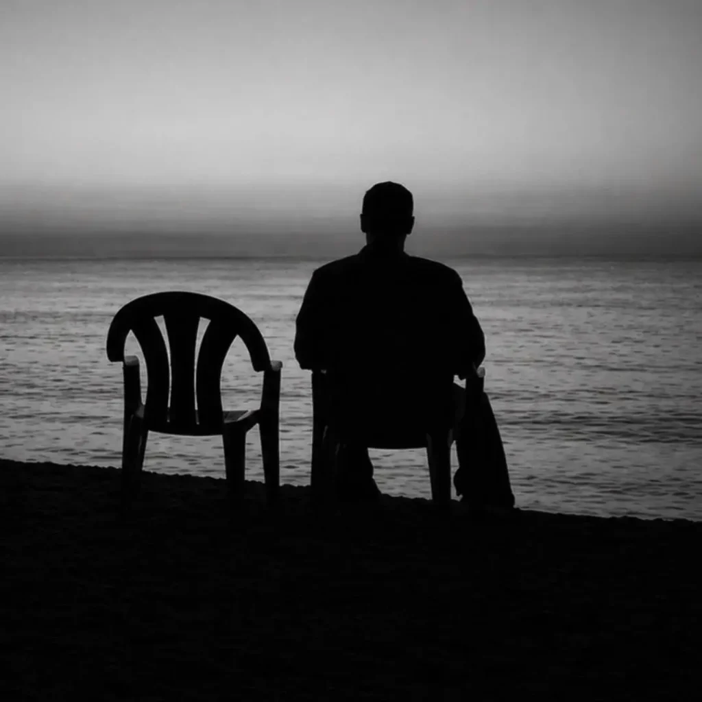 عکس پروفایل پسرانه سیاه و غمگین