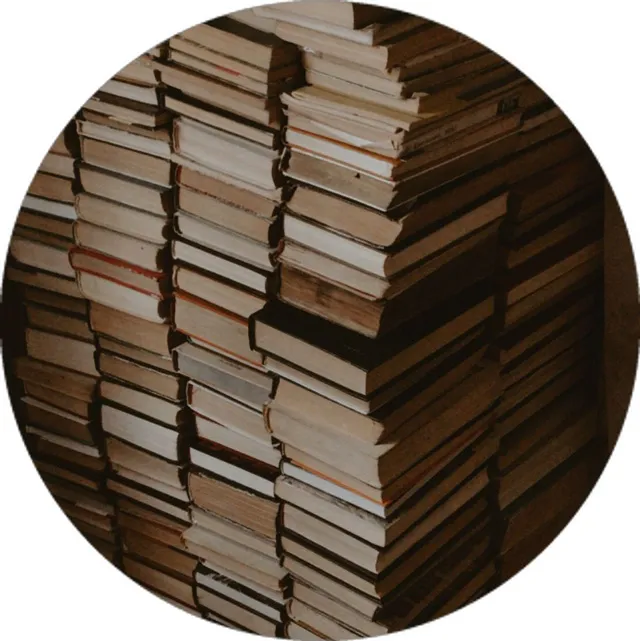 عکس پروفایل کتابخوانی برای اینستاگرام