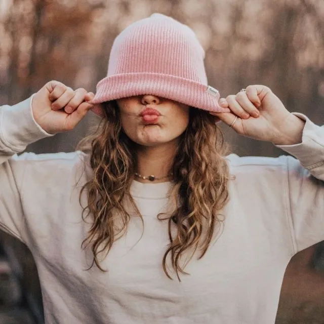 عکس پروفایل زنانه شاد پاستلی