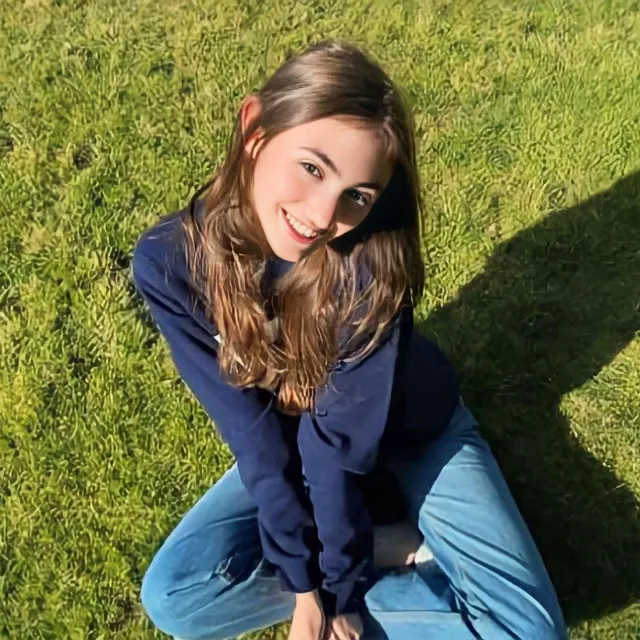 عکس پروفایل زنانه شاد ۲۰۲۶