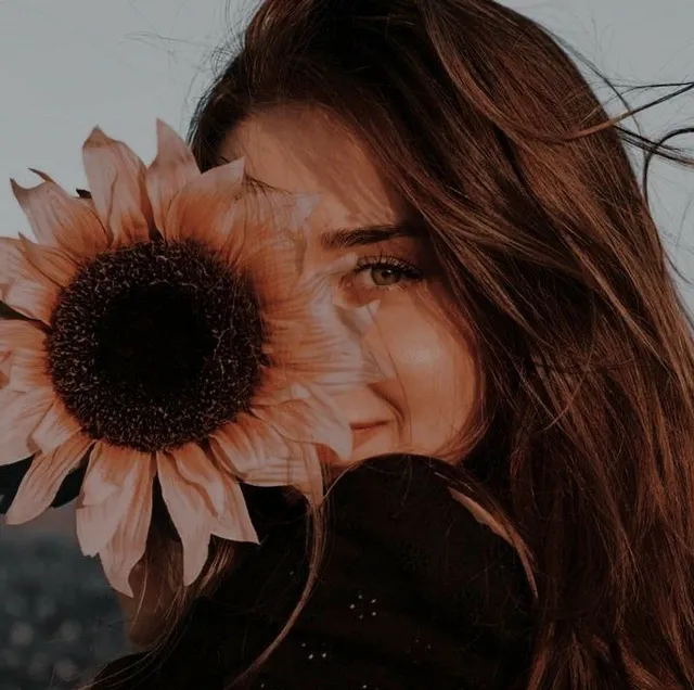 عکس پروفایل زنانه شاد با استایل شیک