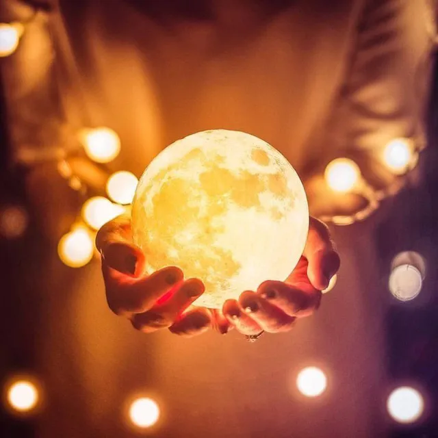عکس پروفایل ماه ترند