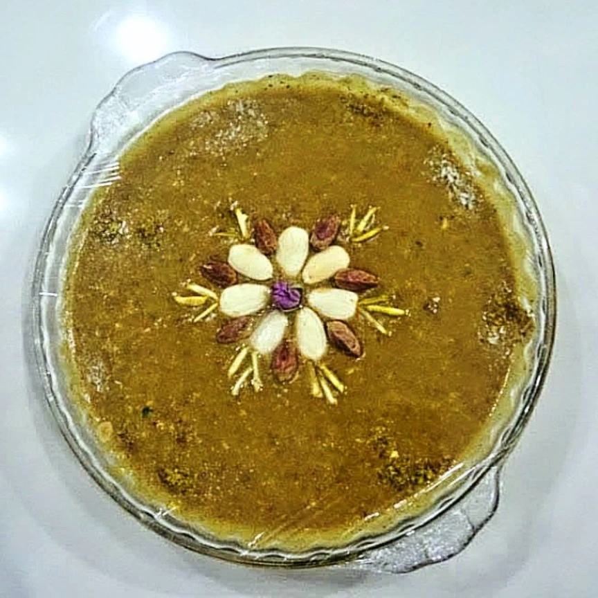 گداخته اصفهانی سنتی برای زن زائو در کاسه سفالی