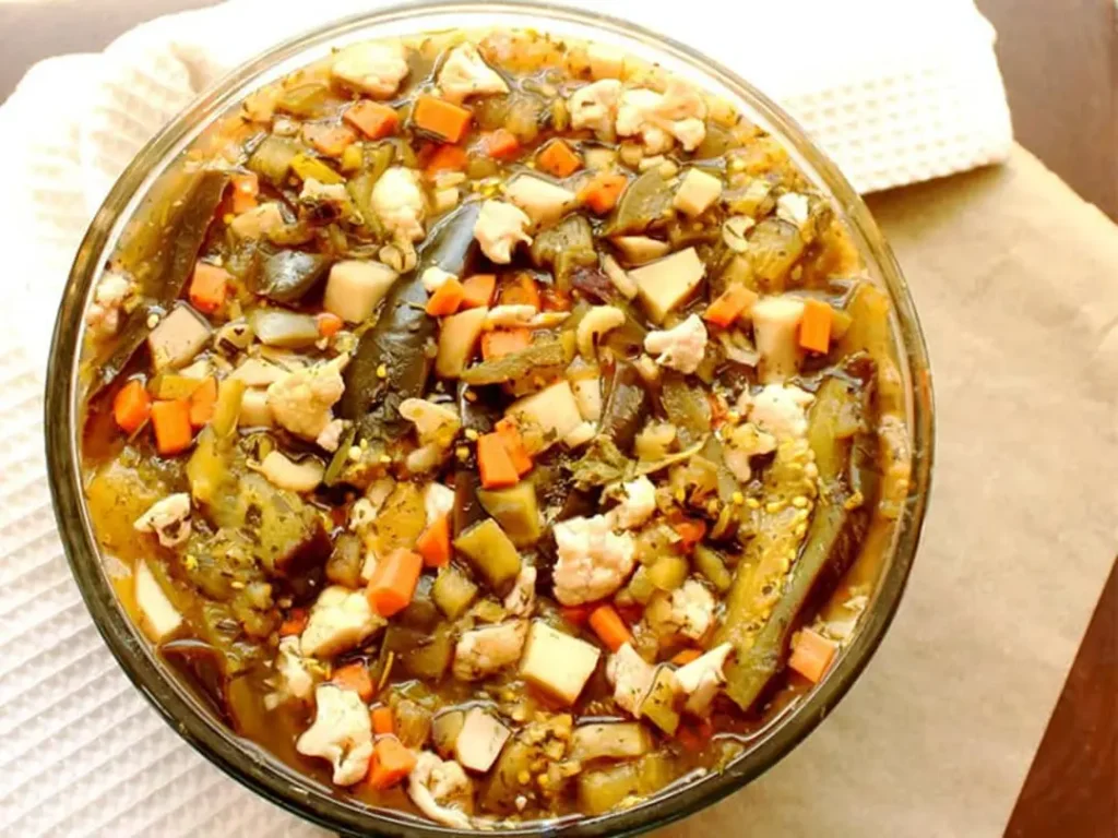 ترکیب سبزیجات و ادویه مخصوص ترشی مخلوط هفت بیجار