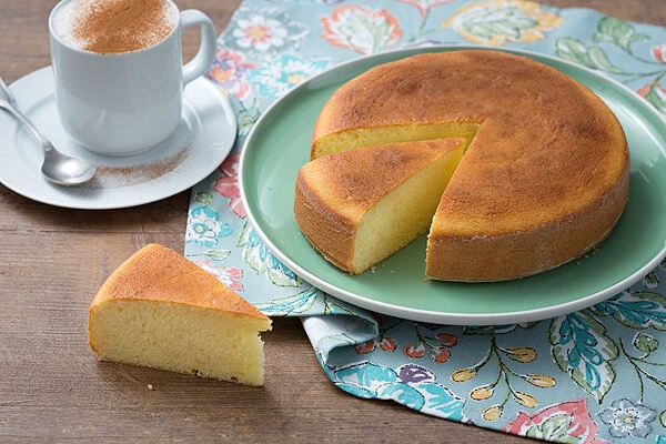 طرز تهیه کیک ساده برای ۱۵ نفر با پف زیاد؛ دستور دقیق، خوشفرم و مهمانپسند