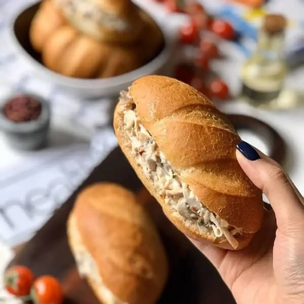 ساندویچ فرانسوی با مرغ و مخلفات